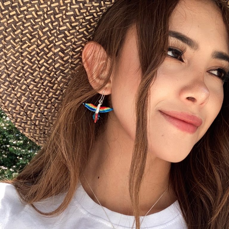 Aretes guacamaya modelo, cadena en plata, joyas elaboradas con plata ecologica eden joyas