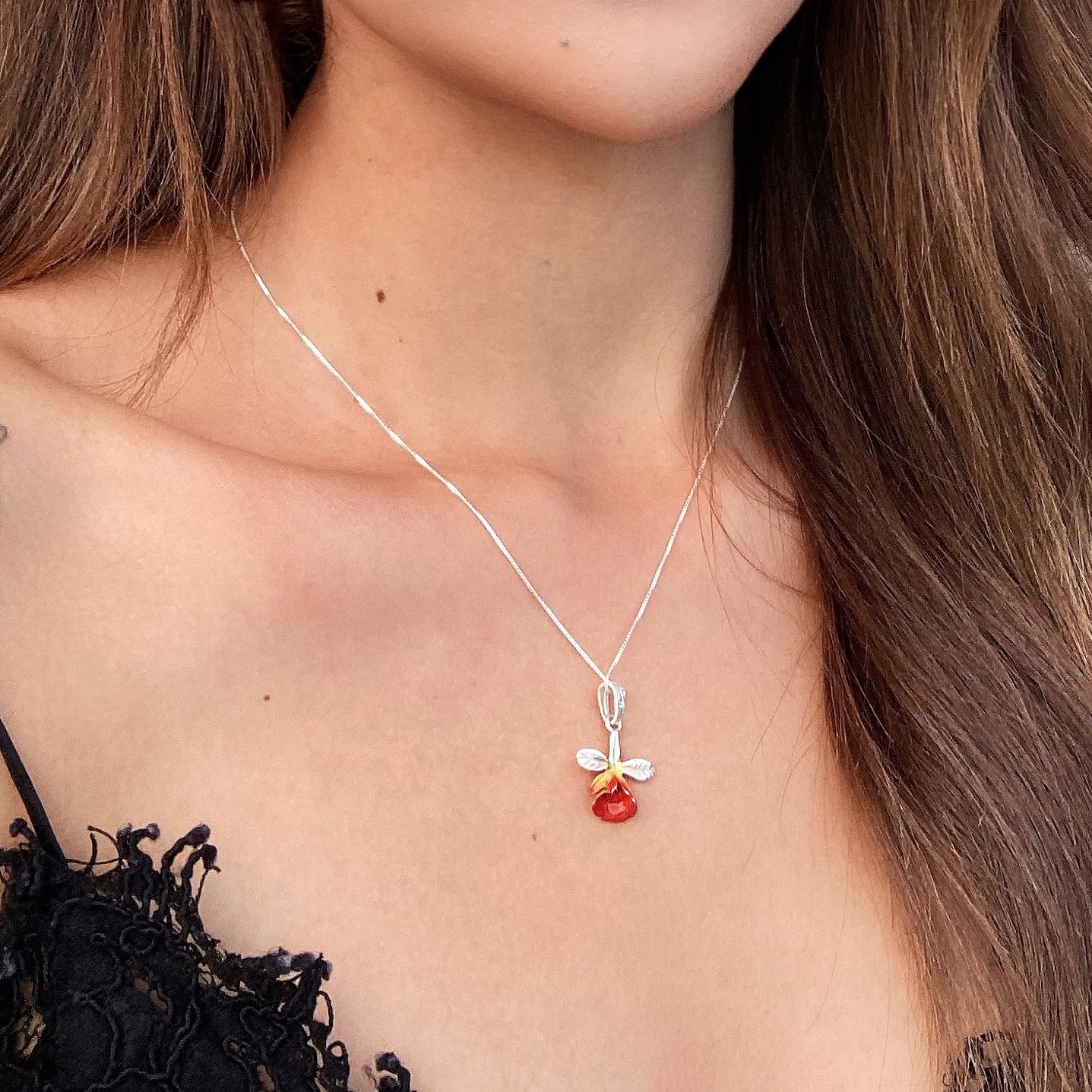 Collar orquidea pequeña, cadena en plata, joyas elaboradas con plata ecologica eden joyas