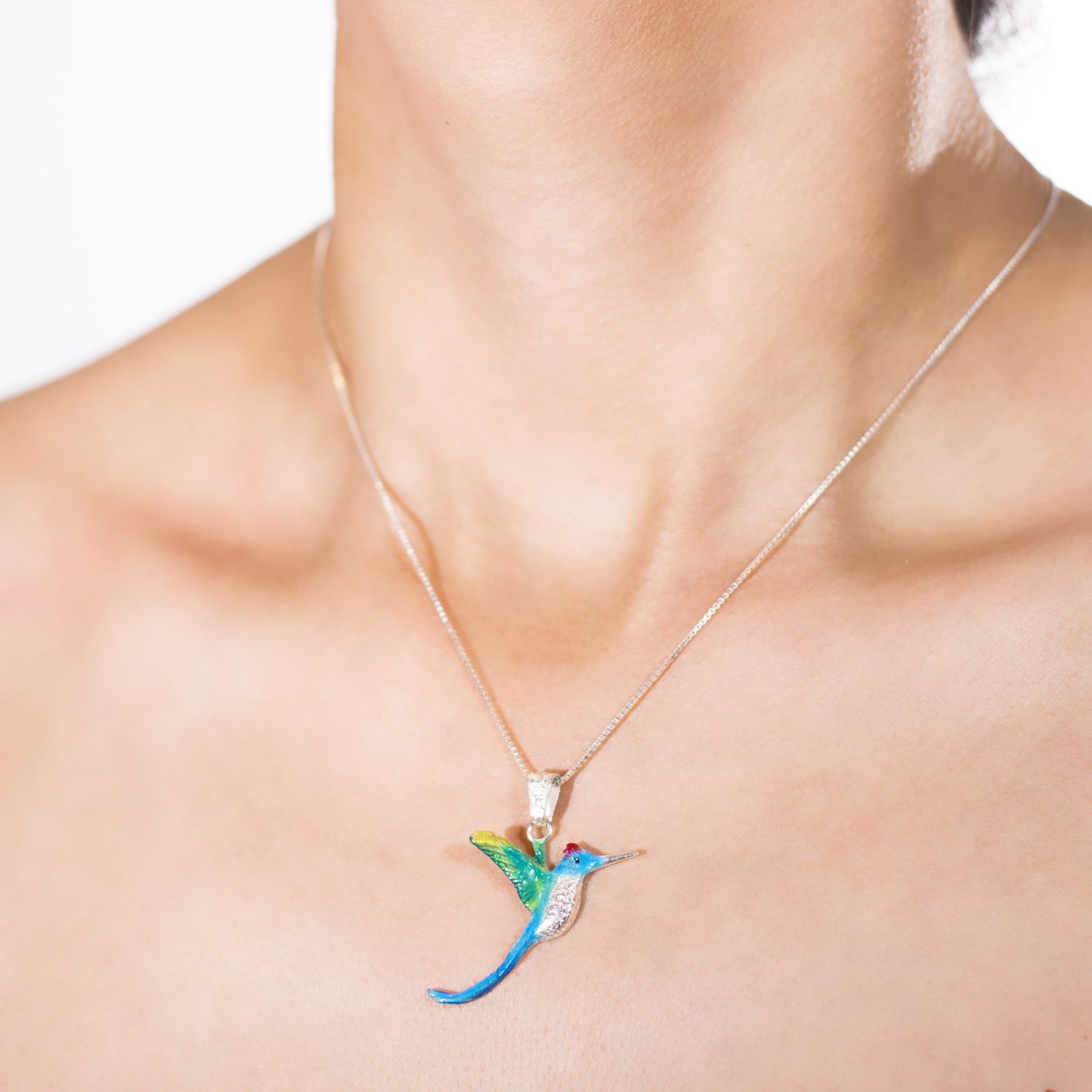 Collar colibri copete rojo, cadena en plata, joyas elaboradas con plata ecologica eden joyas