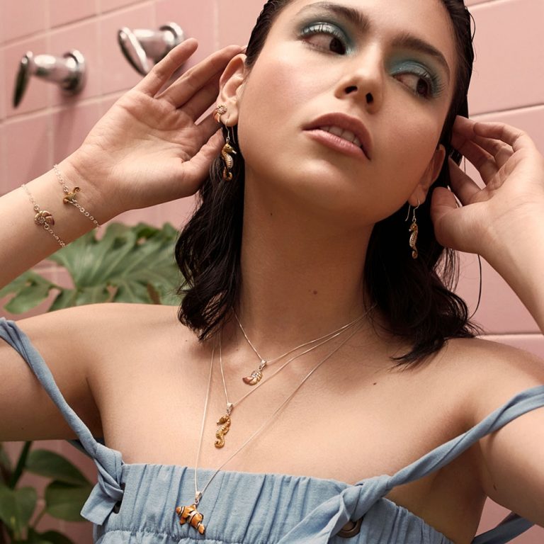 Colección de dijes y cadenas en plata encuentra dijes en plata, collares de plata en eden joyas