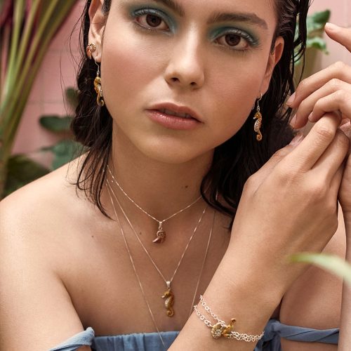 Colección de dijes y cadenas en plata encuentra dijes en plata, collares de plata en eden joyas