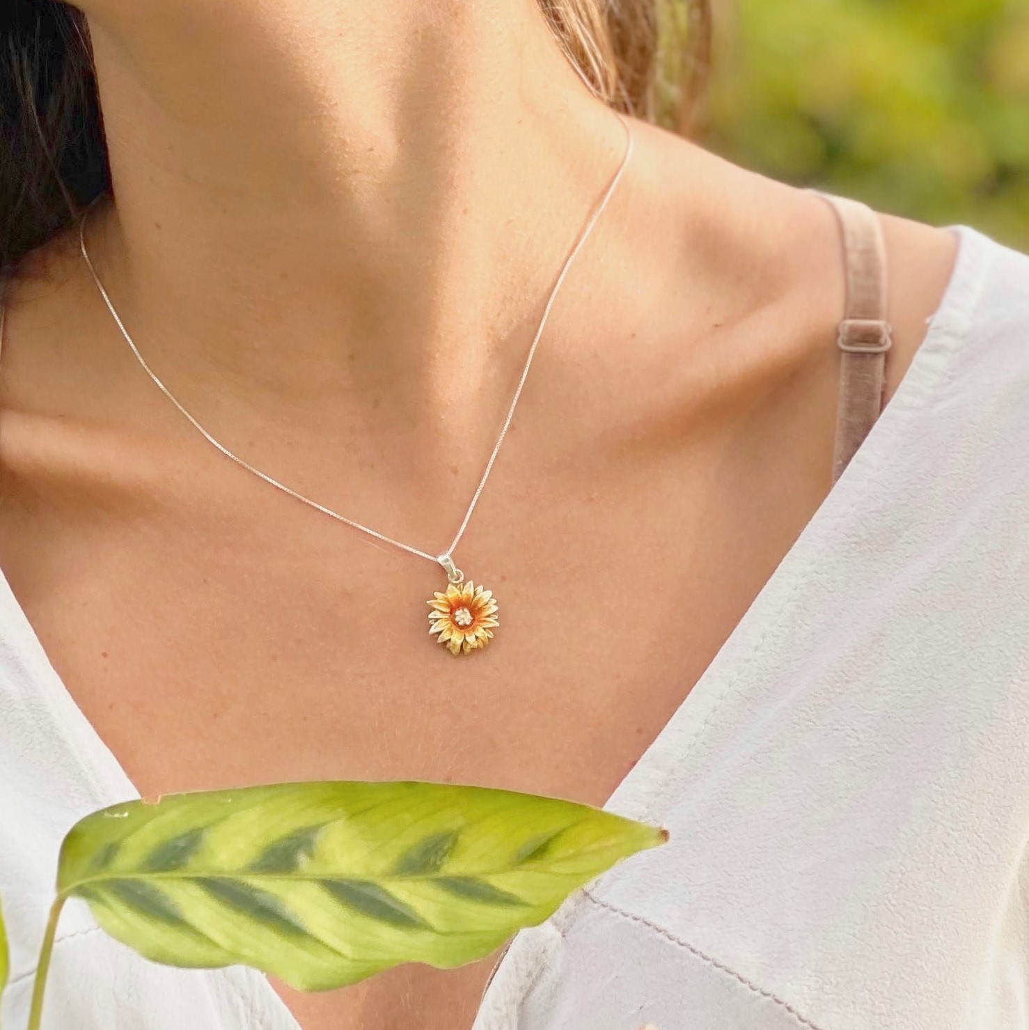 Collar girasol modelo, cadena en plata, joyas elaboradas con plata ecologica eden joyas