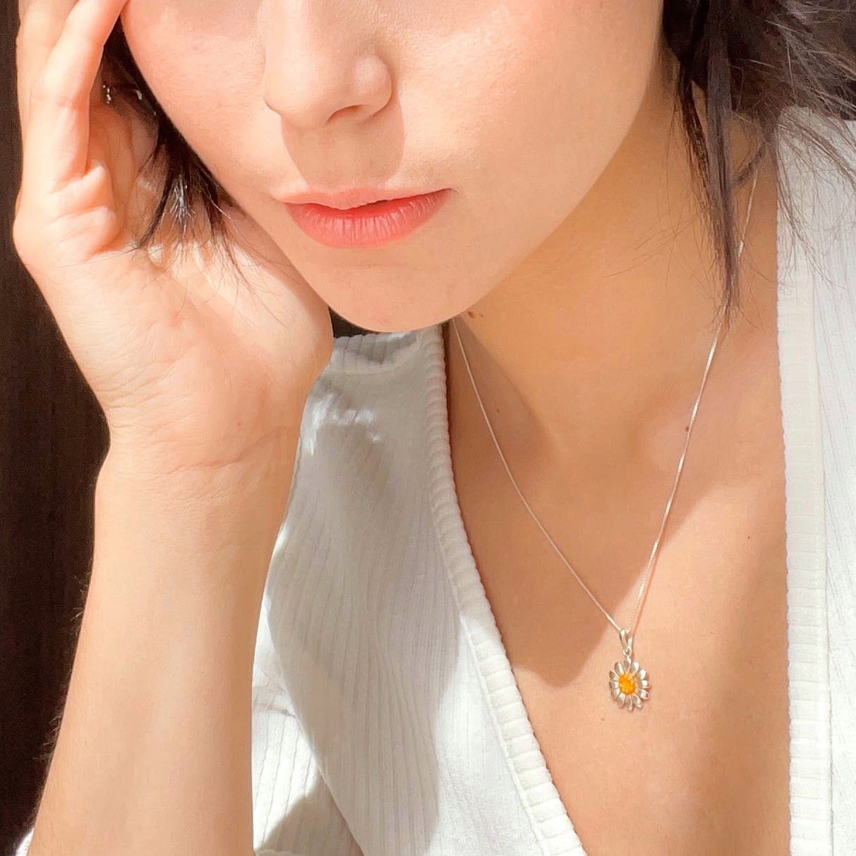 Collar Margarita modelo, cadena en plata, joyas elaboradas con plata ecologica eden joyas